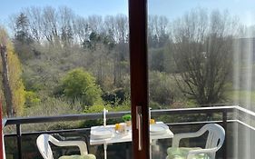Studio White Chateau met parking en zonnig balkon